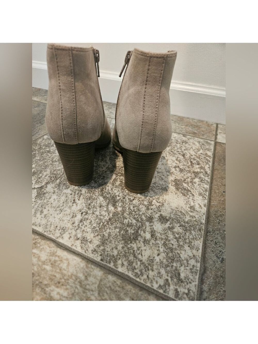 OLD NAVY FAUX SUEDE LIGHT TAUPE HEELED ANKLE BOOTIE SIZE 7 - Picture 5 of 10